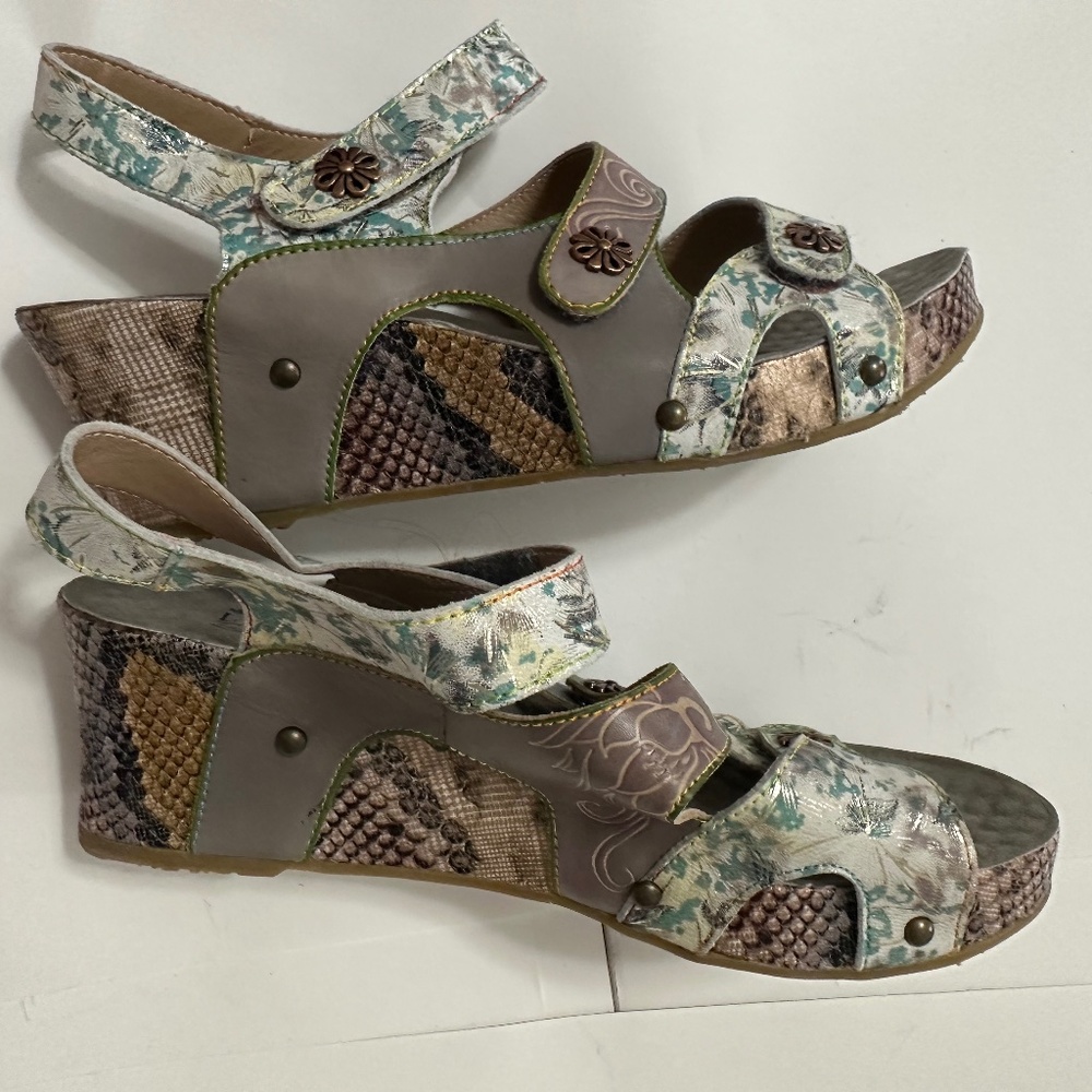 L"Artiste Wedge Sandals - Spring Step collection